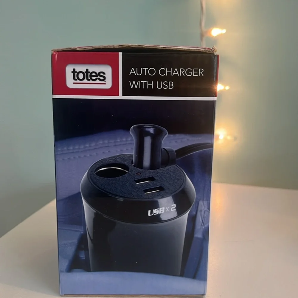 Car Auto Phone Charger with USB TOTES NWT Brand New